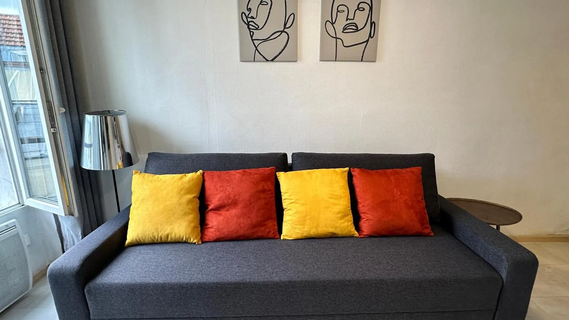 Marais Apartment Near Louvre Museum Ecouffes Paris France