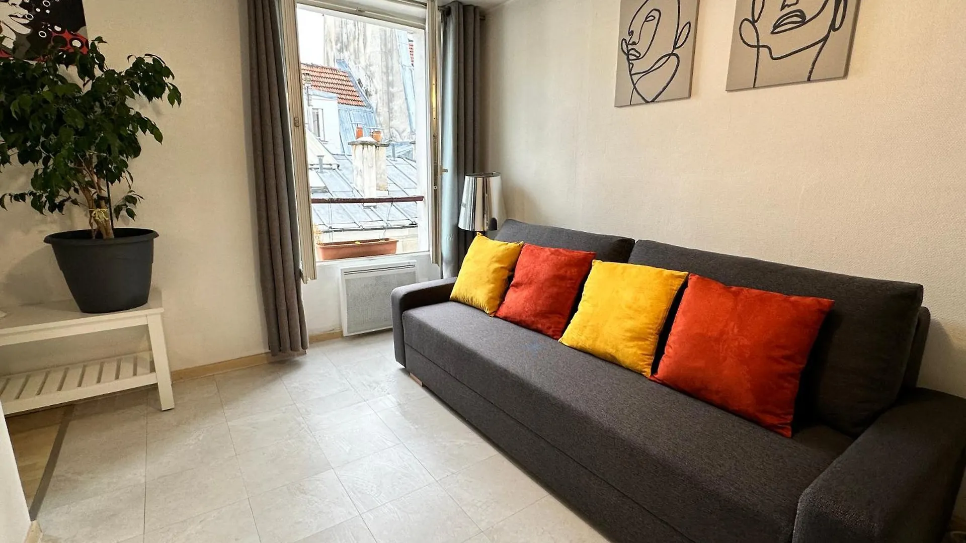 Marais Apartment Near Louvre Museum Ecouffes Paris France