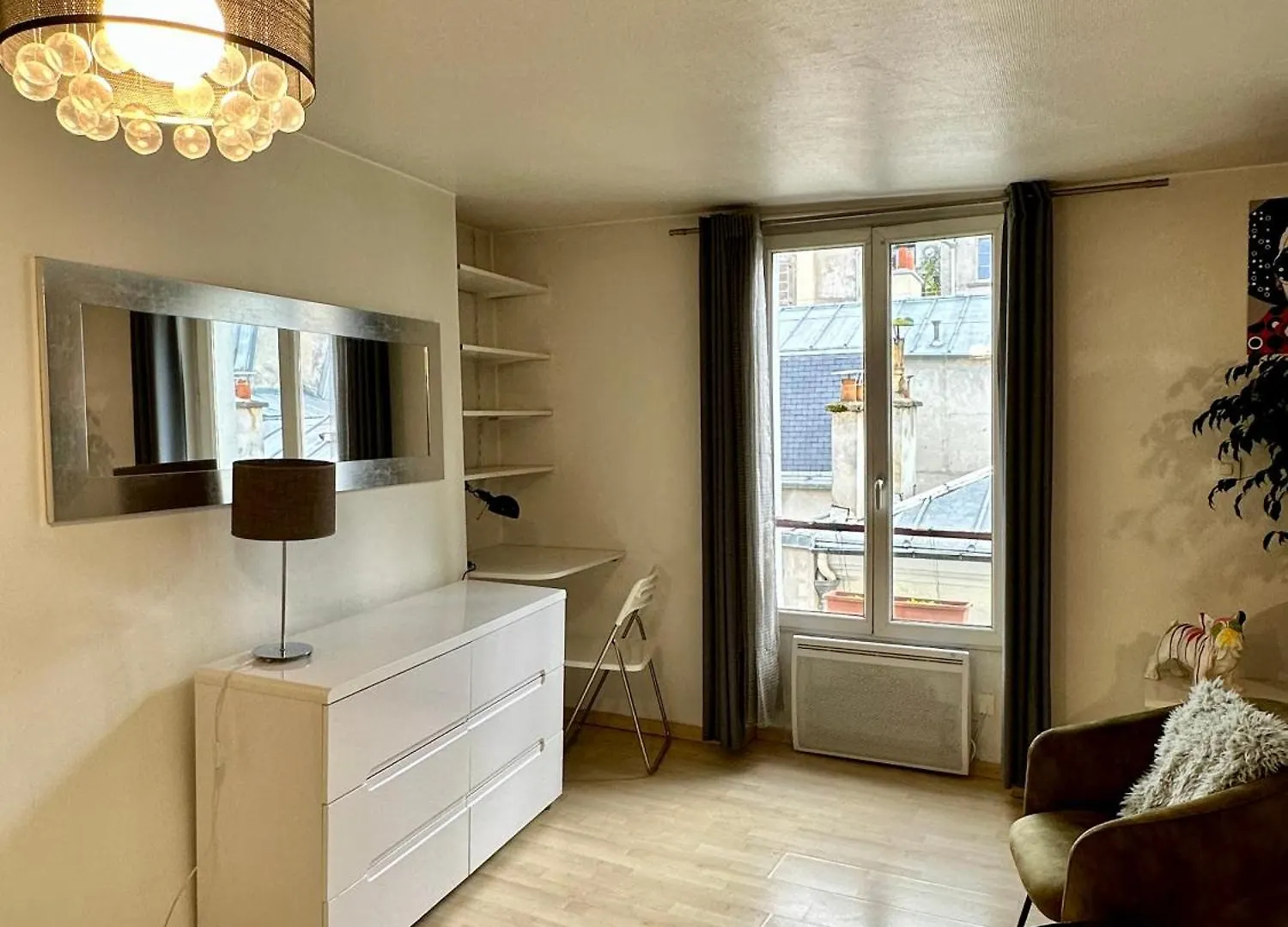 Marais Apartment Near Louvre Museum Ecouffes contacts